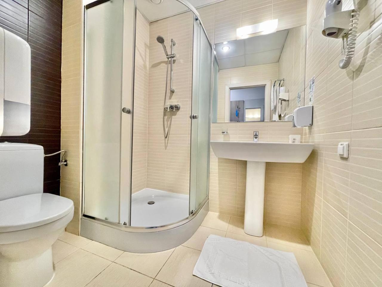 Practicotel Kiev Eksteriør billede